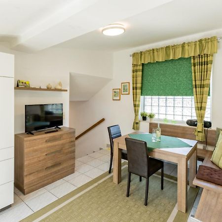 אילמיץ Weingut Apartment Hildegard Gangl מראה חיצוני תמונה